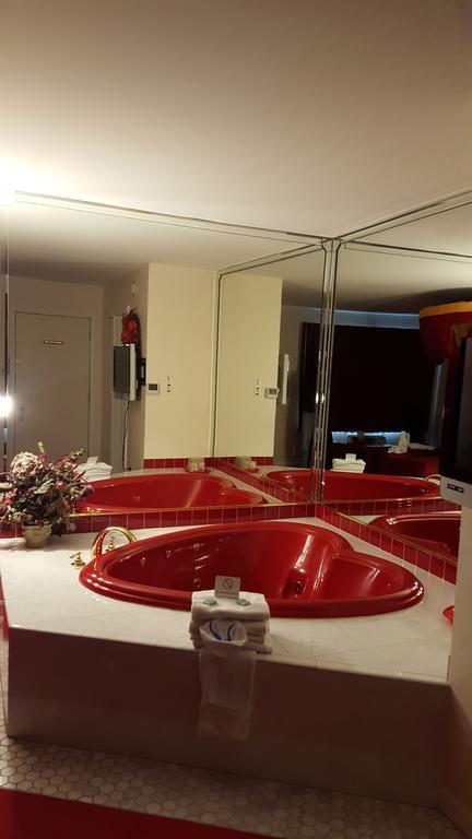 New Relax Inn Bridgeview Szoba fotó